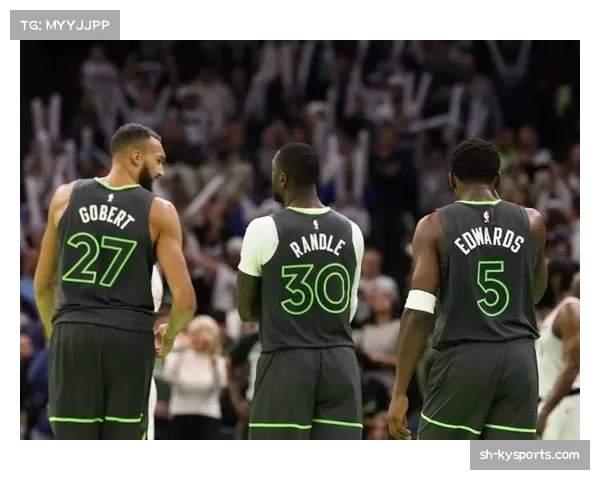 森林狼双塔兼容性实验:戈贝尔唐斯如何平衡护筐与空间需求 森林狼双塔兼容性实验:戈贝尔唐斯如何平衡护筐与空间需求